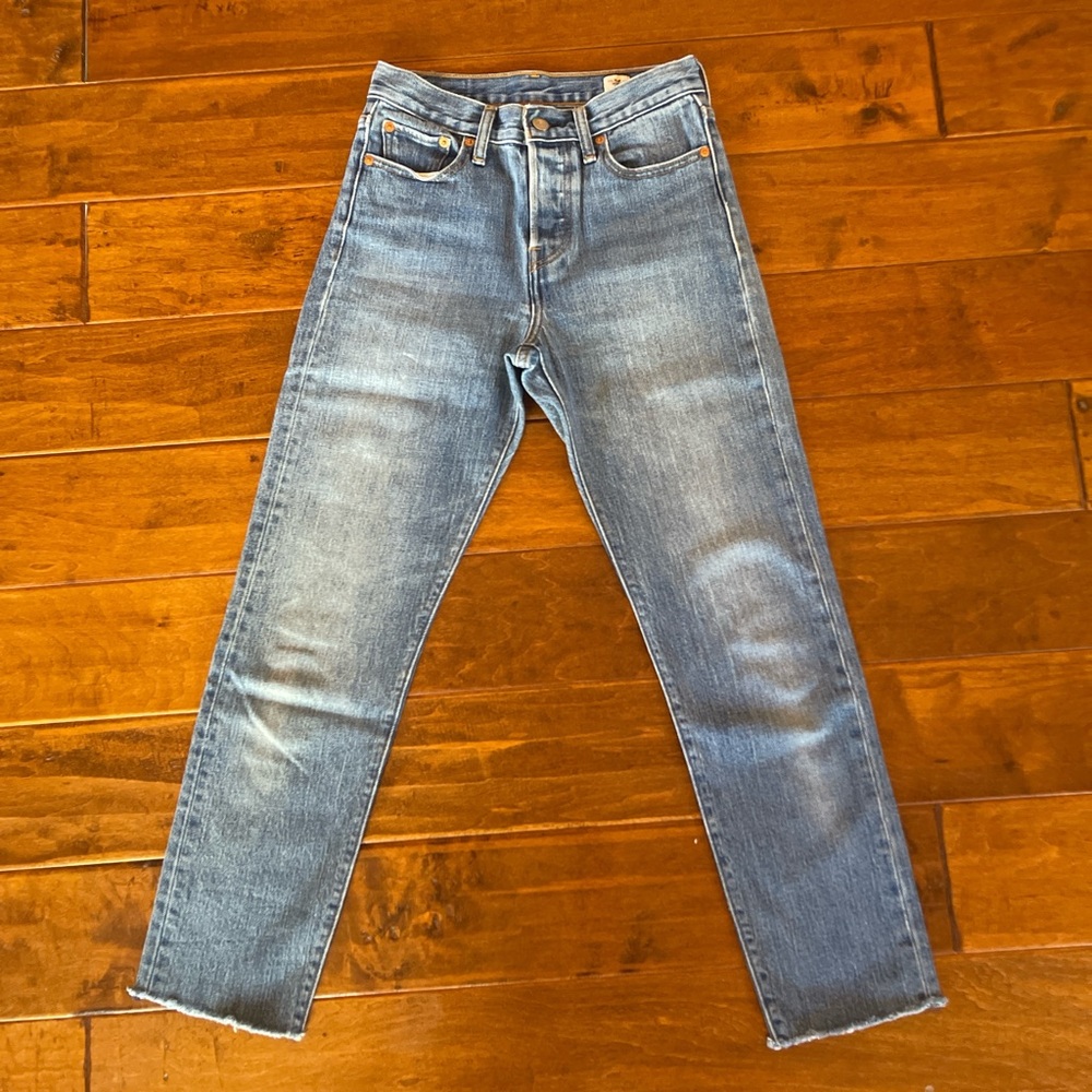 Levi’s Straight Leg High Waisted Ribcage Jeans - Light Medium Wash